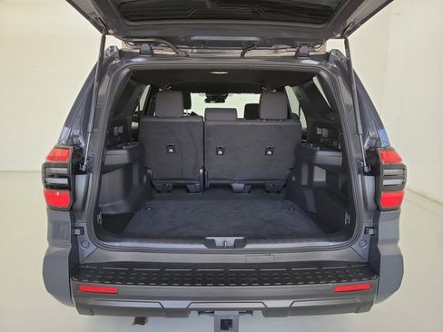 Used 2025 Toyota 4Runner SR5 AWD/4WD image 9