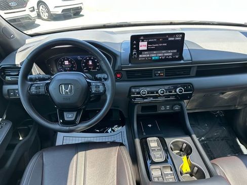 Used 2025 Honda Pilot Black Edition image 23