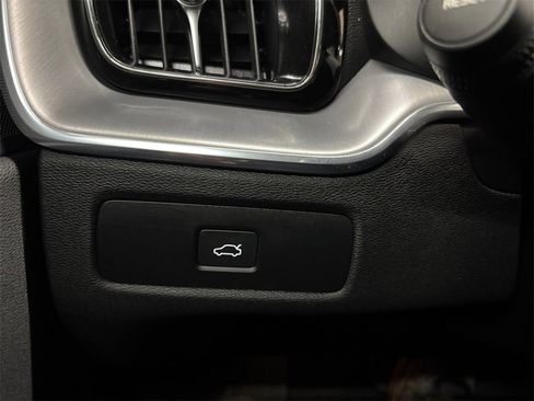 Certified 2023 Volvo XC60 B5 Core w/ Climate Package image 29