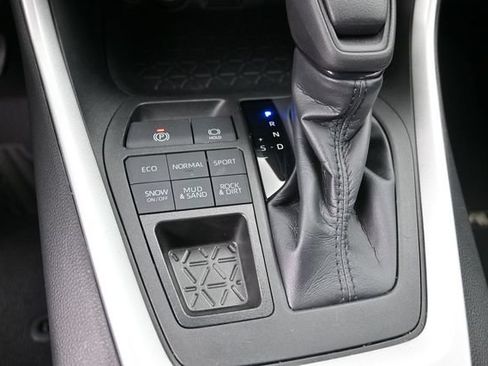 Used 2023 Toyota RAV4 LE AWD/4WD image 15