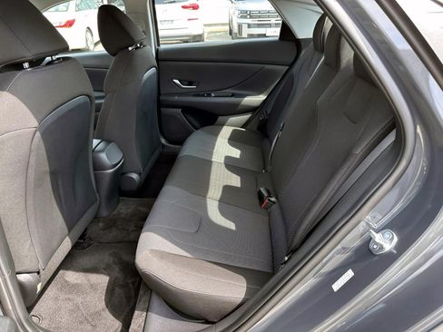 Used 2023 Hyundai Elantra SE FWD image 13