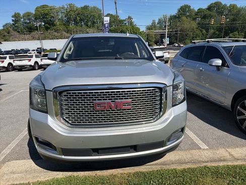 Used 2017 GMC Yukon SLT w/ Open Road Package RWD image 2