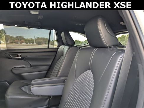Used 2023 Toyota Highlander XSE image 19