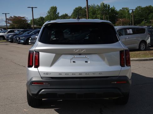 Used 2022 Kia Sorento LX FWD image 4