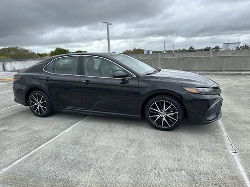 Used 2023 Toyota Camry SE image 38