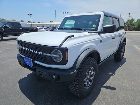 New 2025 Ford Bronco Badlands image 4