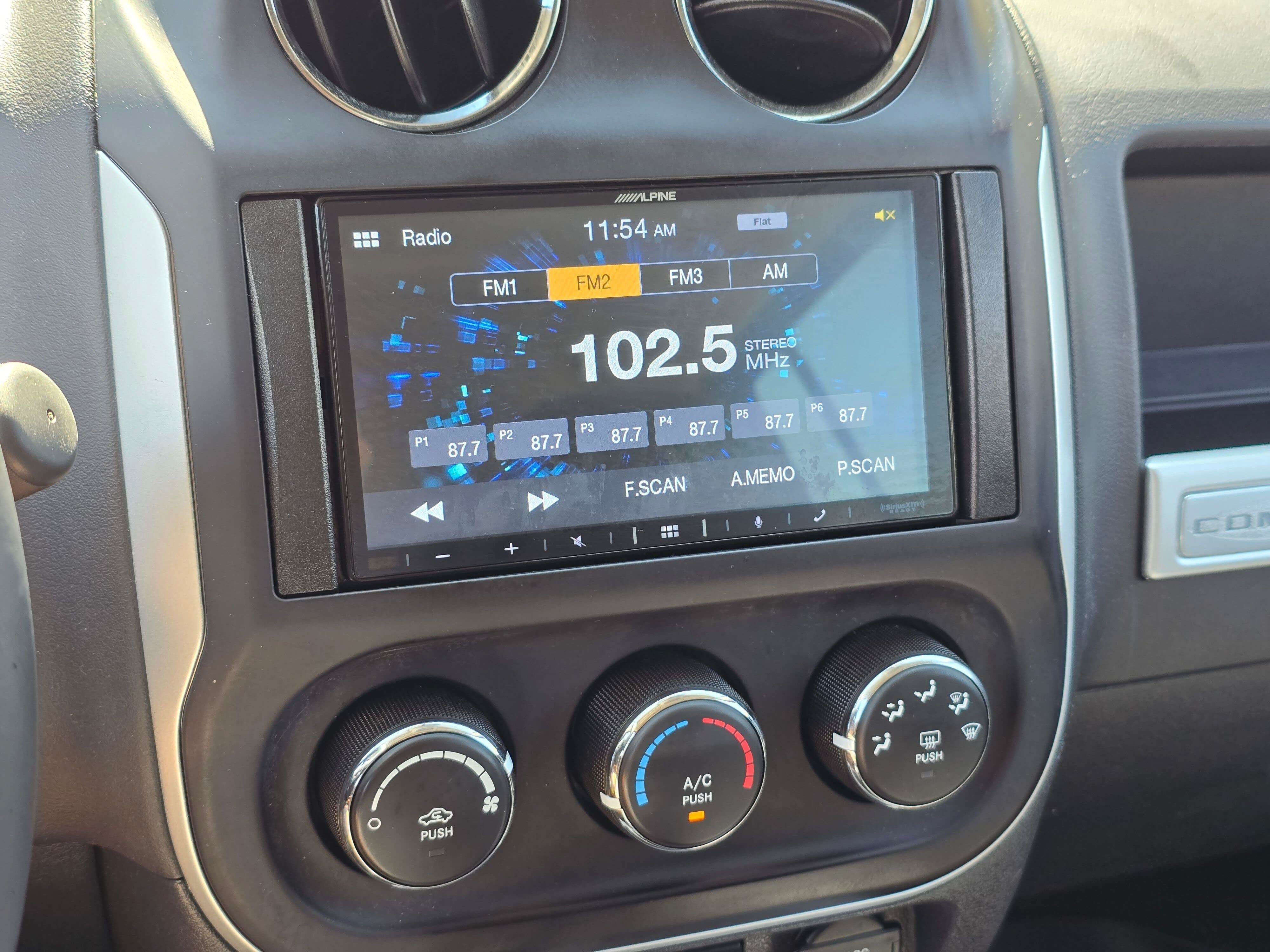 Used 2017 Jeep Compass Latitude FWD image 23