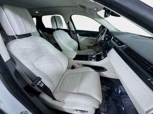 Used 2023 Jaguar F-PACE S image 31