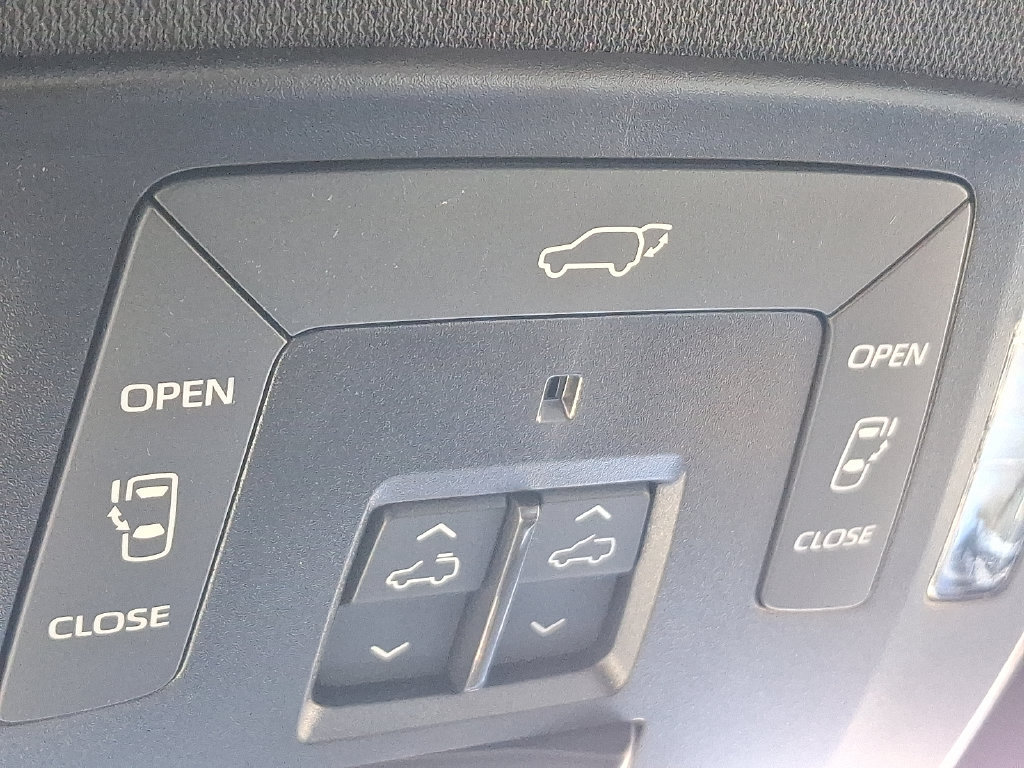 Used 2026 Toyota Sienna Limited FWD image 31