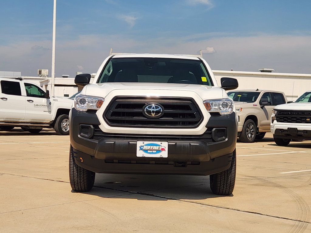 Used 2022 Toyota Tacoma SR RWD image 2