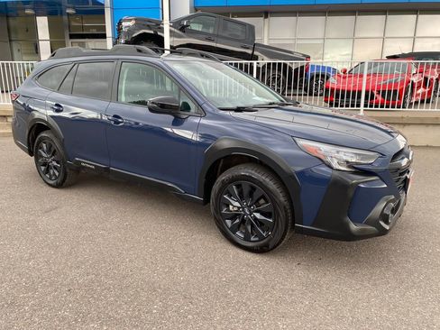 Used 2025 Subaru Outback Onyx Edition XT AWD/4WD image 7