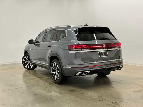 Used 2024 Volkswagen Atlas SEL Premium R-Line image 5