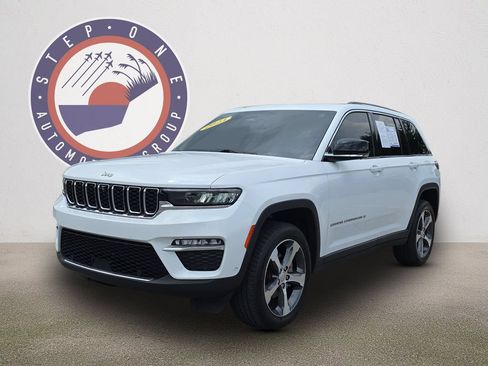 Used 2023 Jeep Grand Cherokee Limited w/ Luxury Tech Group II AWD/4WD image 2