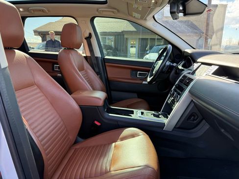 Used 2017 Land Rover Discovery Sport HSE Luxury image 29