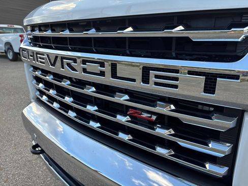 Used 2022 Chevrolet Silverado 2500 LTZ w/ LTZ Premium Package image 38