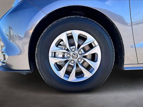 Used 2024 Toyota Sienna XLE image 35