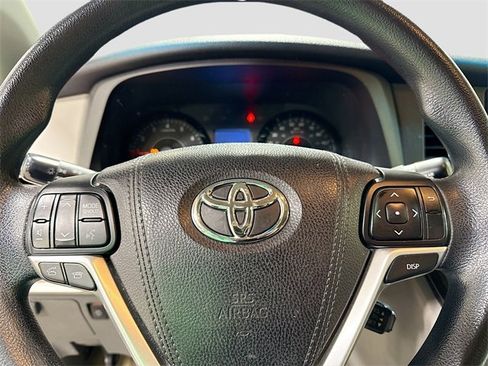 Used 2016 Toyota Sienna LE image 13