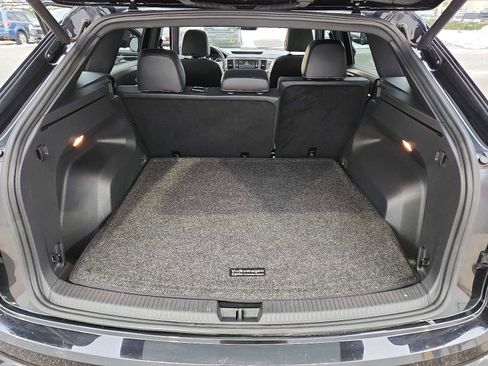 Used 2020 Volkswagen Atlas Cross Sport SE w/ Panoramic Sunroof Package image 28