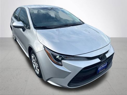 Used 2024 Toyota Corolla LE FWD image 5