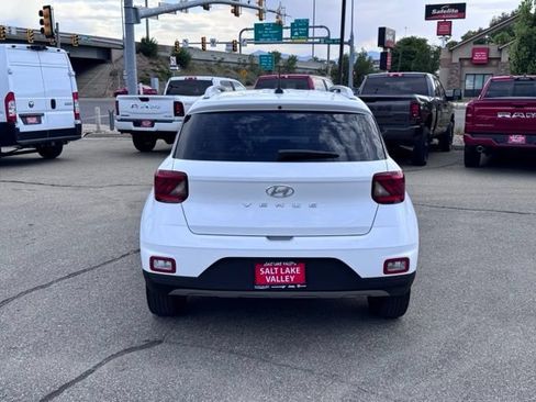 Used 2024 Hyundai Venue SEL FWD image 6