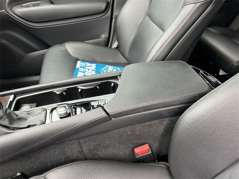 Used 2019 Volvo XC90 T5 Momentum w/ Multimedia Package image 19