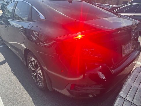 Used 2018 Honda Civic EX-T image 3