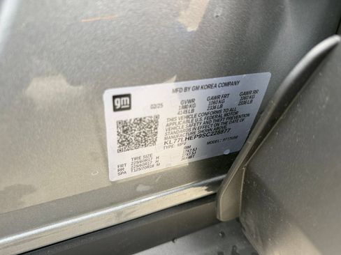 Used 2025 Chevrolet Trax LT FWD image 27