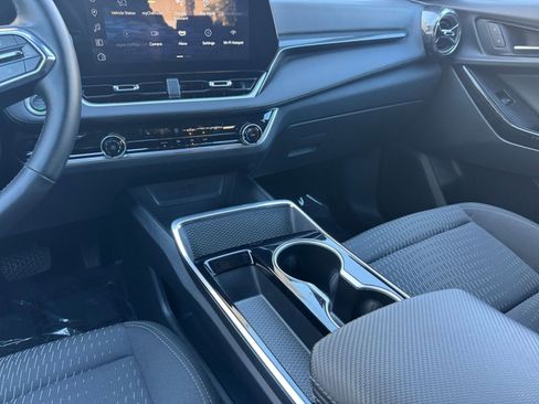 Used 2025 Chevrolet Equinox LT image 40