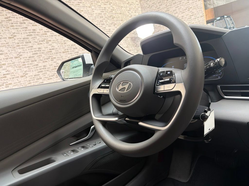 New 2026 Hyundai Elantra SE FWD image 17