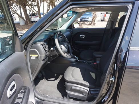 Used 2018 Kia Soul + FWD image 2