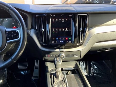 Used 2021 Volvo XC60 T6 R-Design image 5