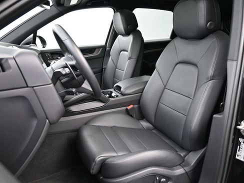 Certified 2025 Porsche Cayenne AWD/4WD image 5