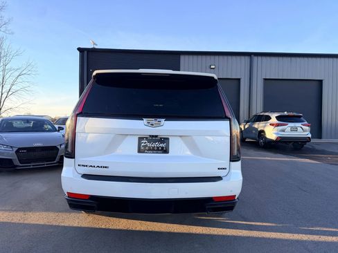 Used 2021 Cadillac Escalade Sport Platinum w/ LPO, ONYX Package image 5
