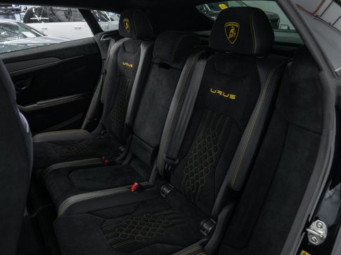 Used 2023 Lamborghini Urus Performante AWD/4WD image 15