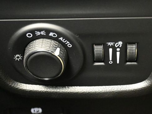 New 2025 Jeep Grand Cherokee L Altitude image 25