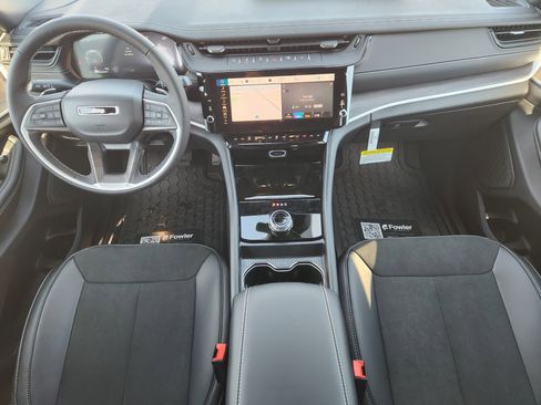 New 2026 Jeep Grand Cherokee Altitude RWD image 19