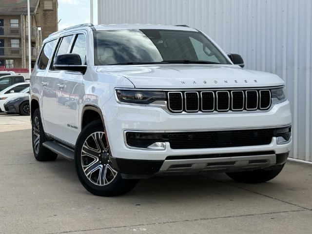 Used 2024 Jeep Wagoneer L Series II w/ Flexible Seating Group RWD image 2
