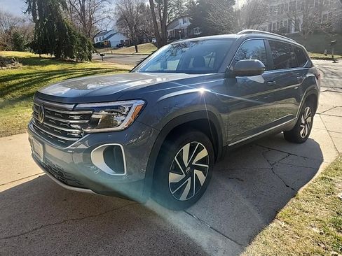 Certified 2025 Volkswagen Atlas SEL image 1