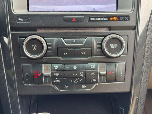 Used 2017 Ford Explorer XLT w/ Equipment Group 202A image 22