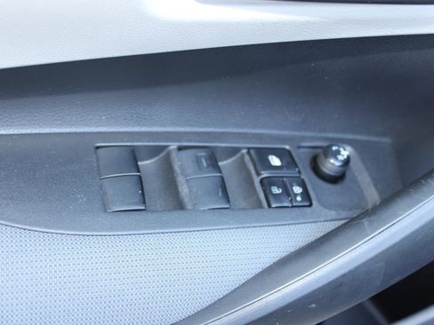 Used 2022 Toyota Corolla LE image 42