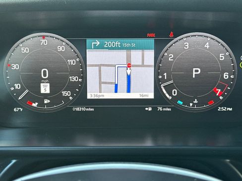 Used 2023 Land Rover Defender 130 X-Dynamic SE image 30