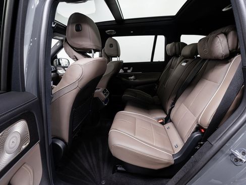 Used 2025 Mercedes-Benz GLS 580 4MATIC image 29