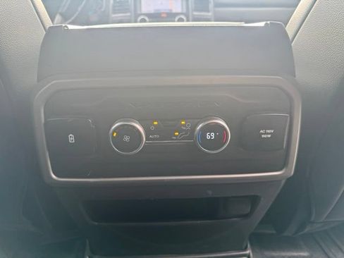 Used 2021 Ford Expedition XLT w/ Equipment Group 202A AWD/4WD image 17