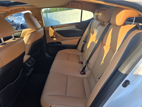 Used 2023 Lexus ES 350 w/ Premium Package FWD image 19