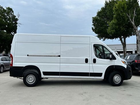Used 2025 RAM ProMaster 2500 w/ Convenience Group FWD image 3