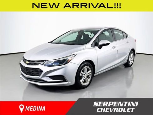 Used 2017 Chevrolet Cruze LT image 1
