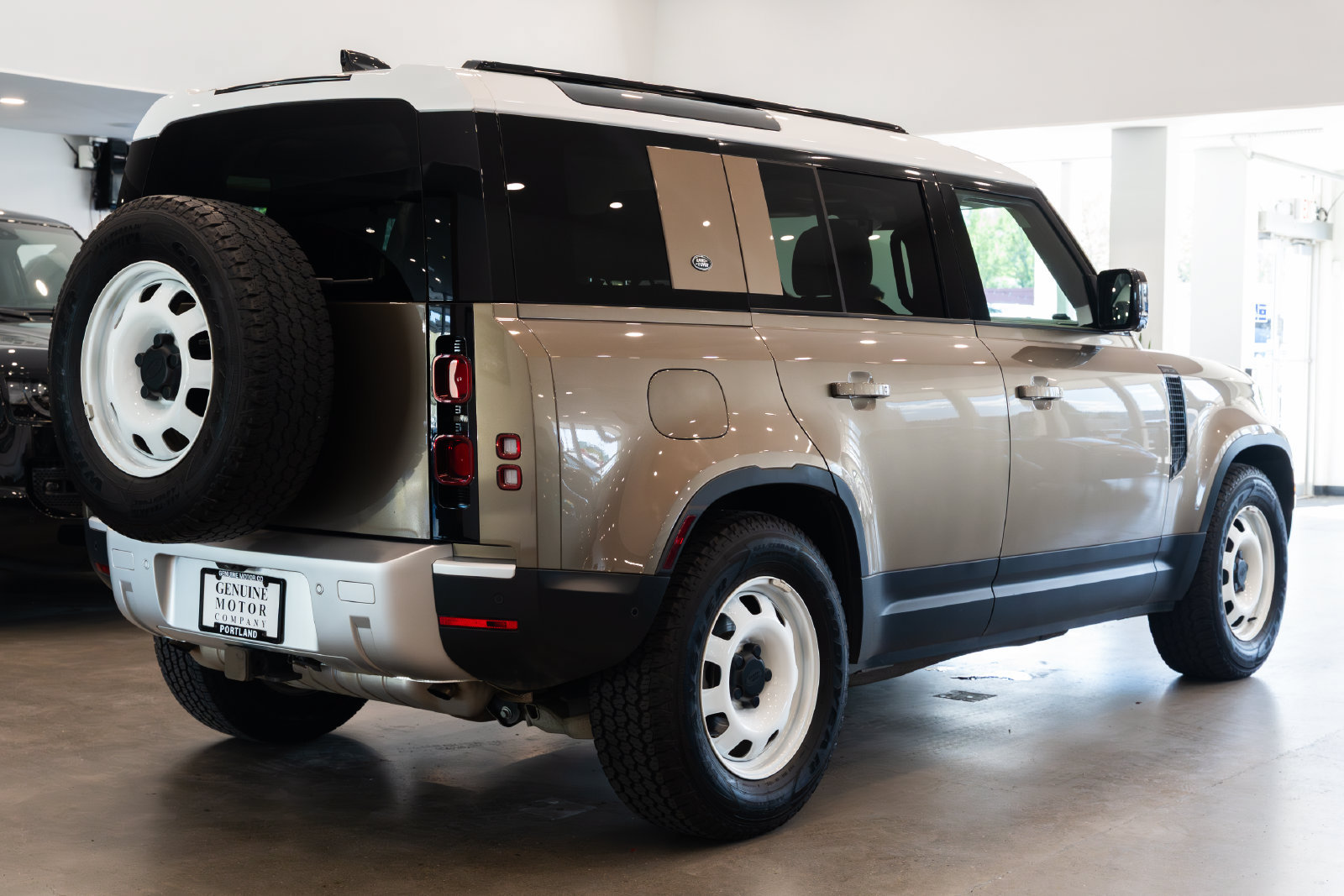 Used 2024 Land Rover Defender 110 S AWD/4WD image 4