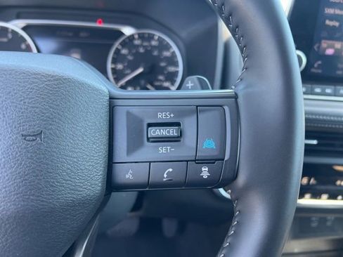 Used 2025 Nissan Rogue SV AWD/4WD image 15