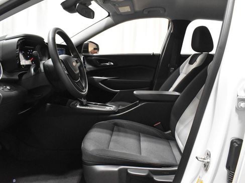 Used 2026 Chevrolet Trax LS w/ Driver Confidence Package FWD image 3