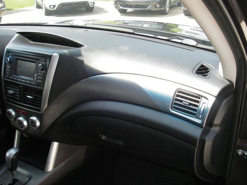 Used 2013 Subaru Forester 2.5X Limited AWD/4WD image 32